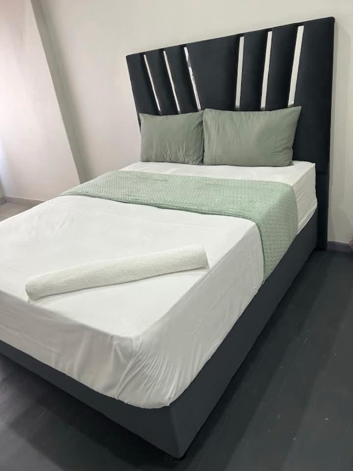 Chocolate City Guest House Ист-Лондон Экстерьер фото